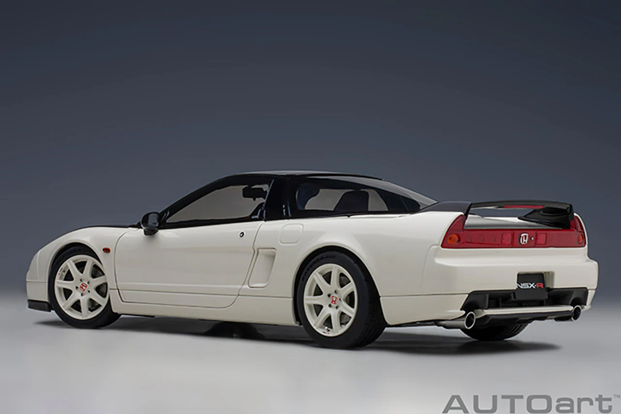 AUTOart 1:18 Honda NSX-R (NA2) with Carbon Fiber Hood in Championship White - Image 4