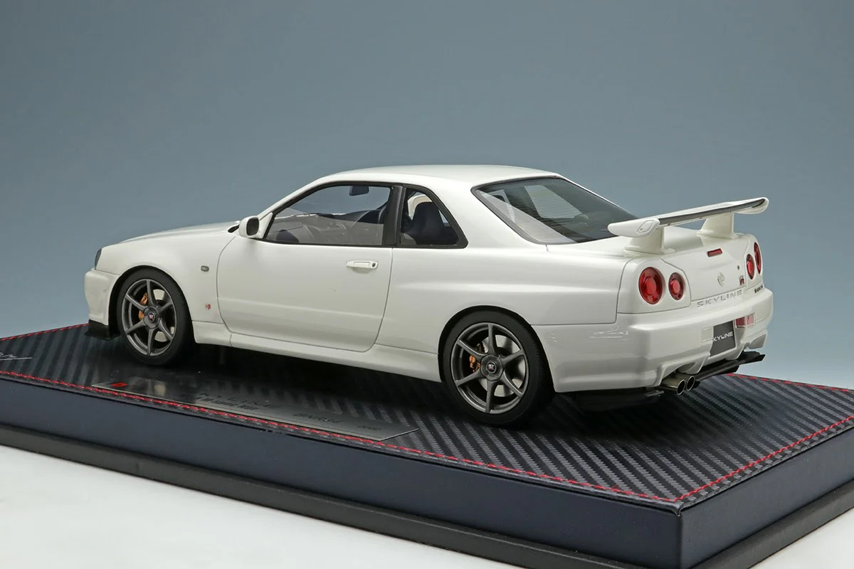 Nissan Skyline GT-R (BNR34) M-Spec NUR Pearl White with Acrylic Case - Image 2