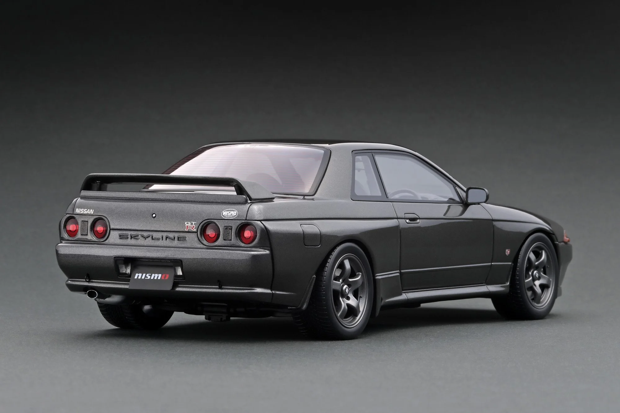 Ignition Model 1:18 Nissan Skyline GT-R NISMO R32 Gun Gray Metallic - Image 2