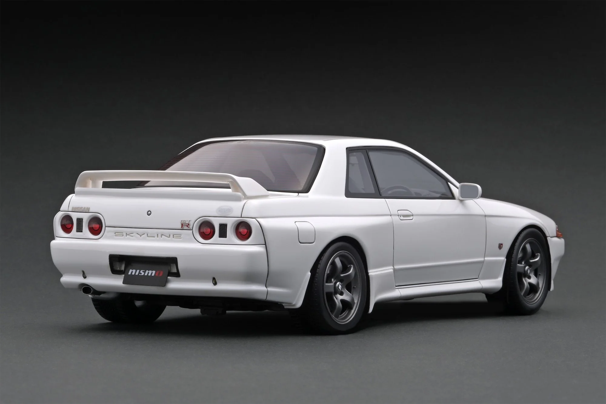 Ignition Model 1:18 Nissan Skyline GT-R NISMO R32 White - Image 2