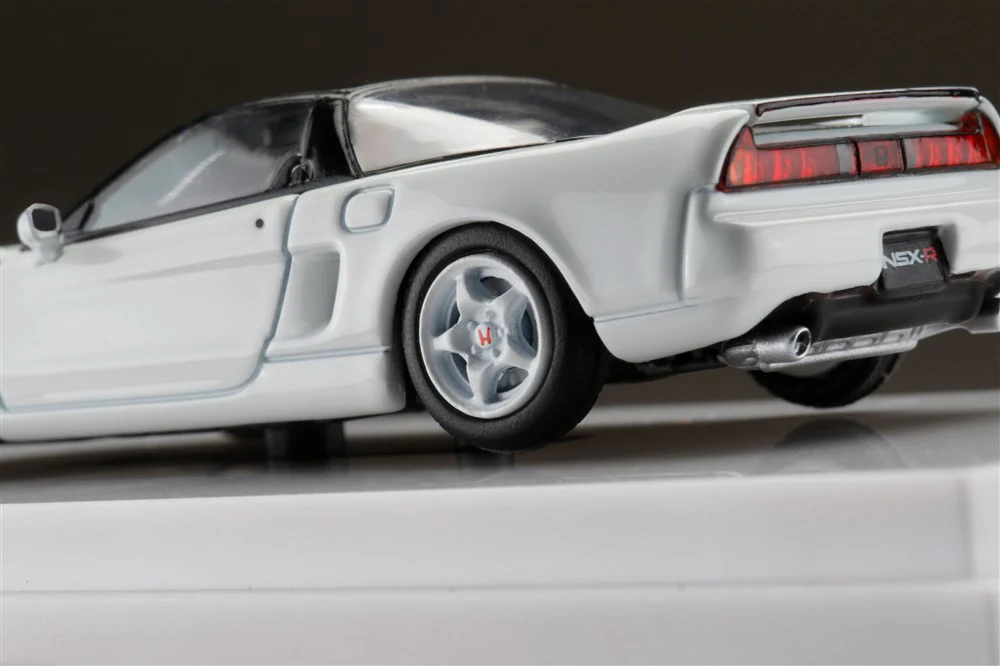 Hobby Japan 1:64 Honda NSX Type-R NA1 1992 in Championship White - Image 3