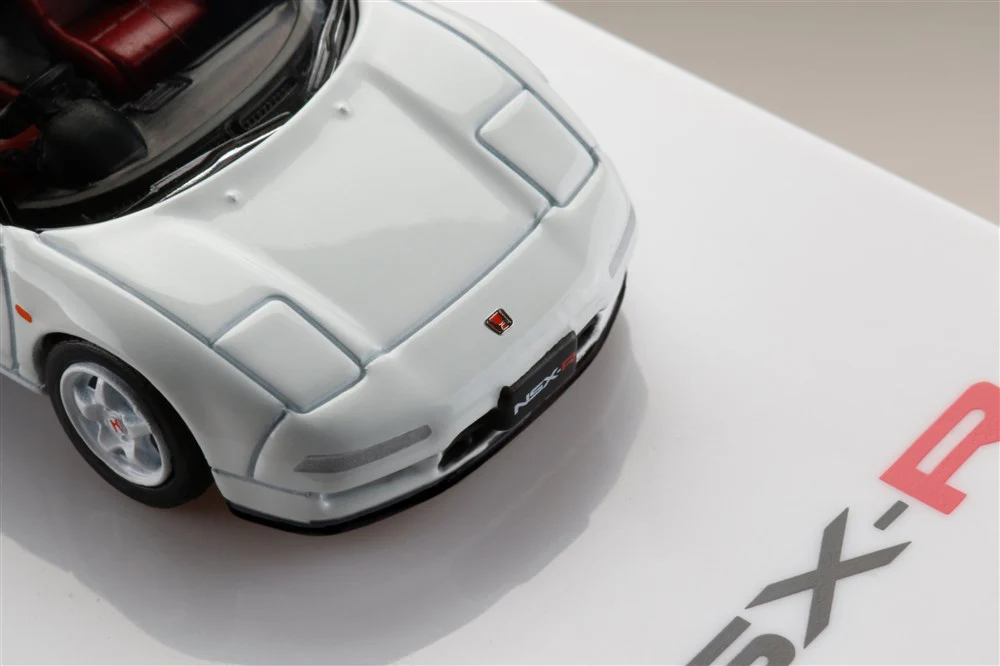 Hobby Japan 1:64 Honda NSX Type-R NA1 1992 in Championship White - Image 4