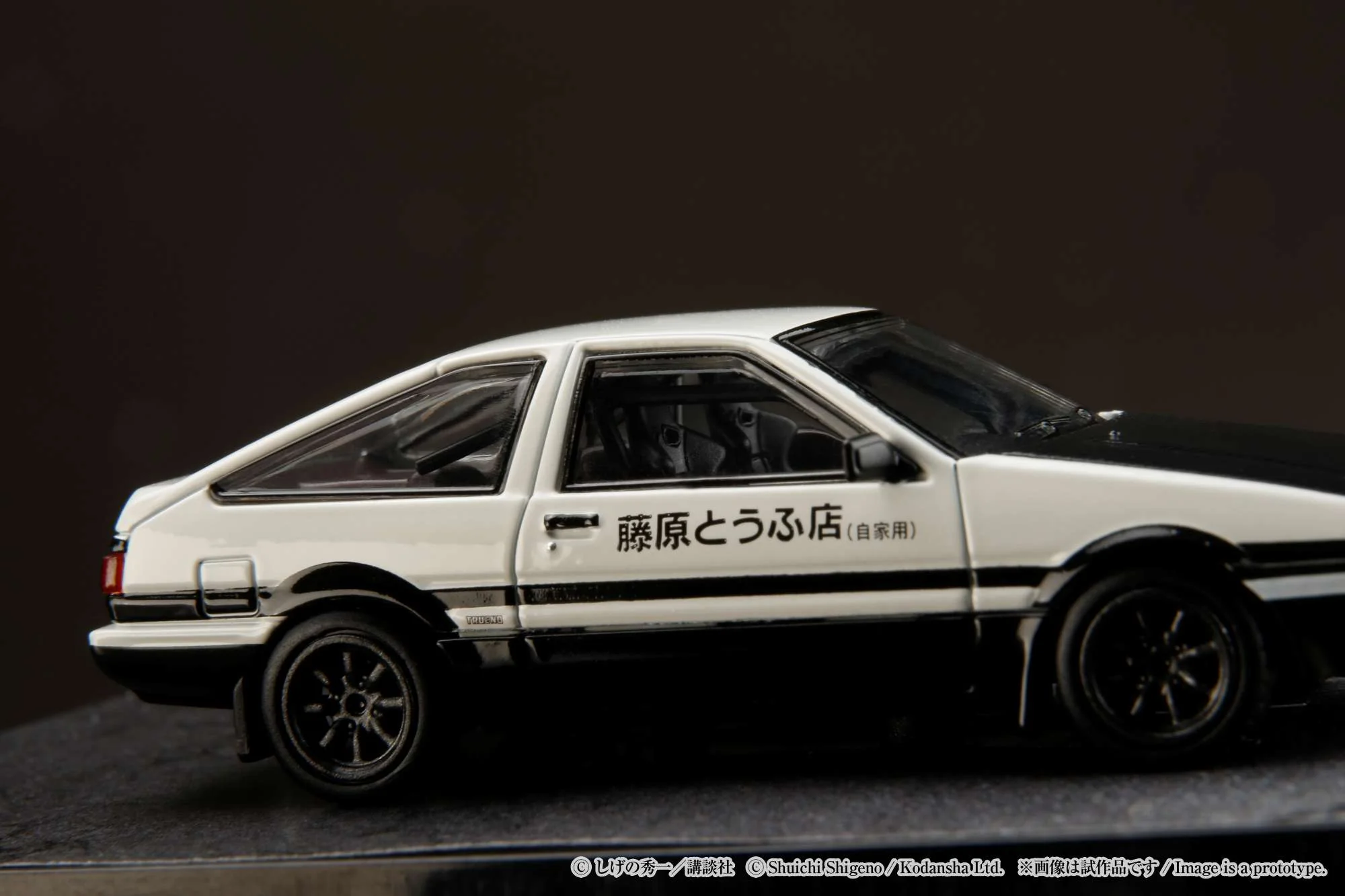 Hobby Japan 1:64 Toyota Sprinter Trueno (AE86) Initial D Final Version VS Shinji Inui - Image 12