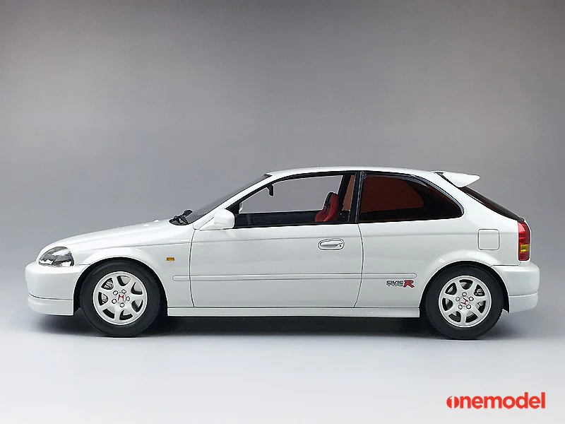 One Model 1:18 Honda Civic Type-R EK9 Early Version in White - Image 2