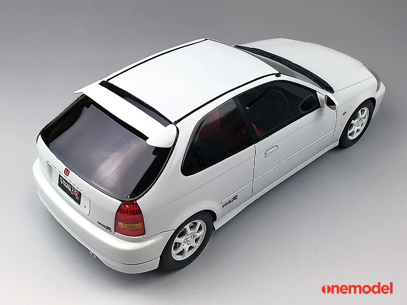 One Model 1:18 Honda Civic Type-R EK9 Early Version in White - Image 6