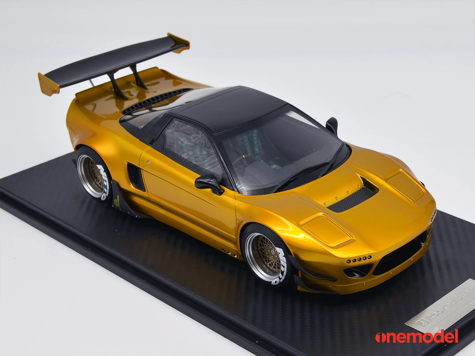 One Model 1:18 Honda NSX NA1 GT Rocket Bunny Gold - Image 4