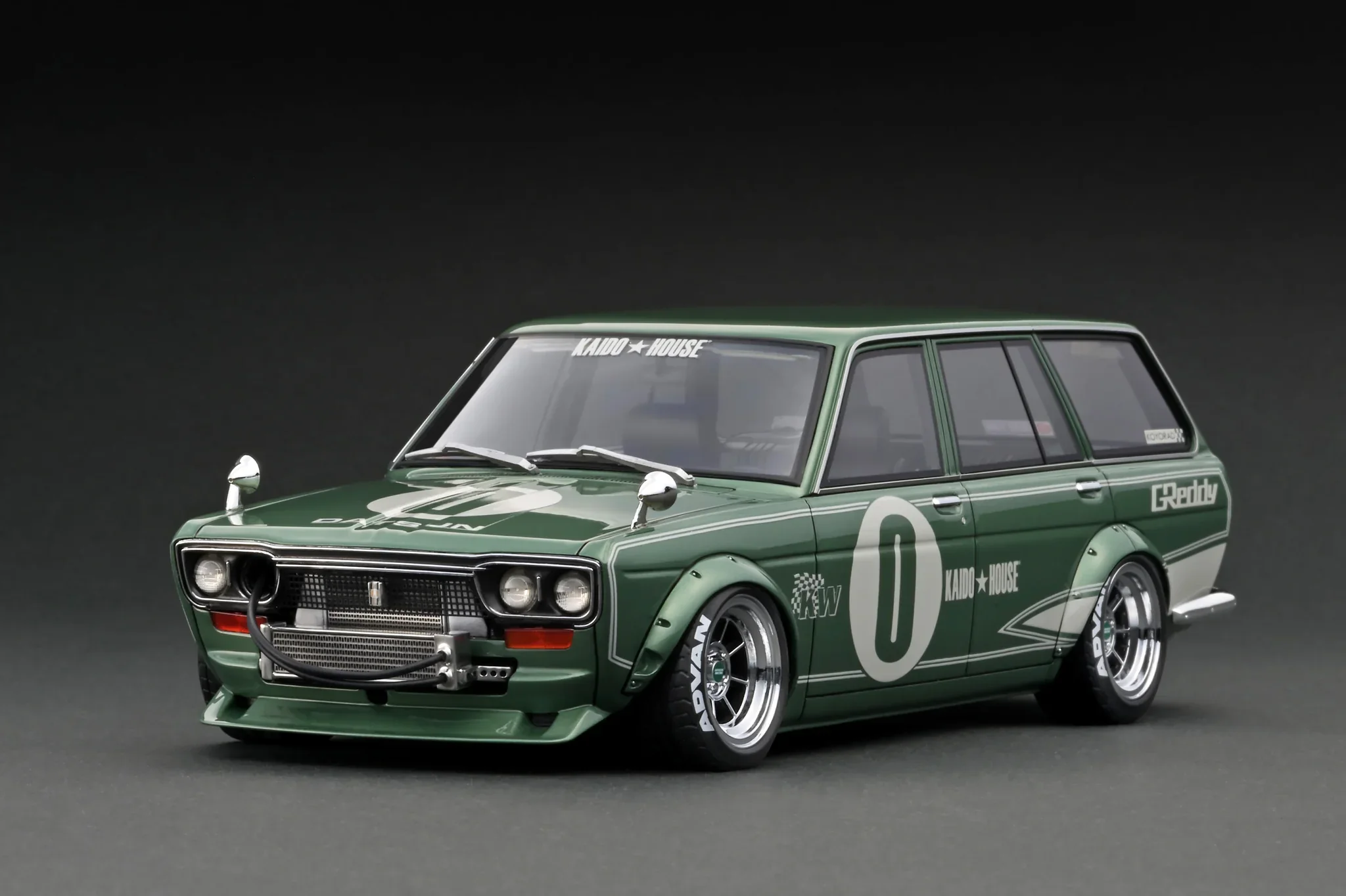 Ignition Model 1:18 Datsun Bluebird (510) Wagon Green Metallic with Jun Imai Figure - Image 2