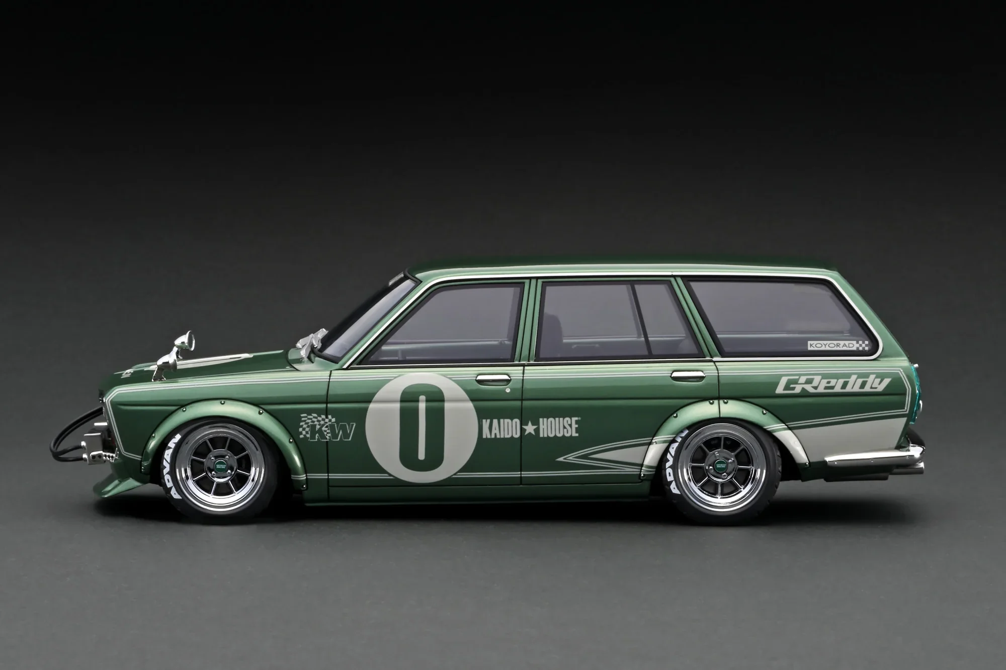 Ignition Model 1:18 Datsun Bluebird (510) Wagon Green Metallic with Jun Imai Figure - Image 3
