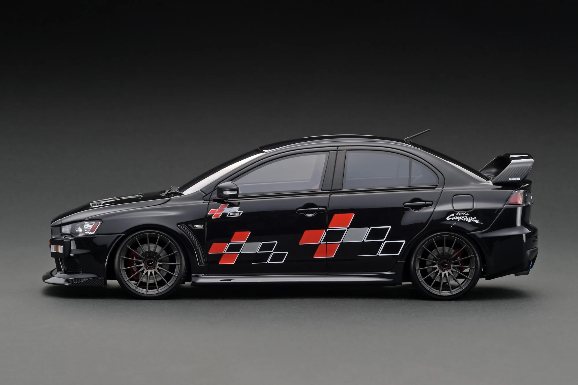Ignition Model 1:18 Mitsubishi Lancer Evolution X (CZ4A) Black Metallic with Engine Display - Image 3