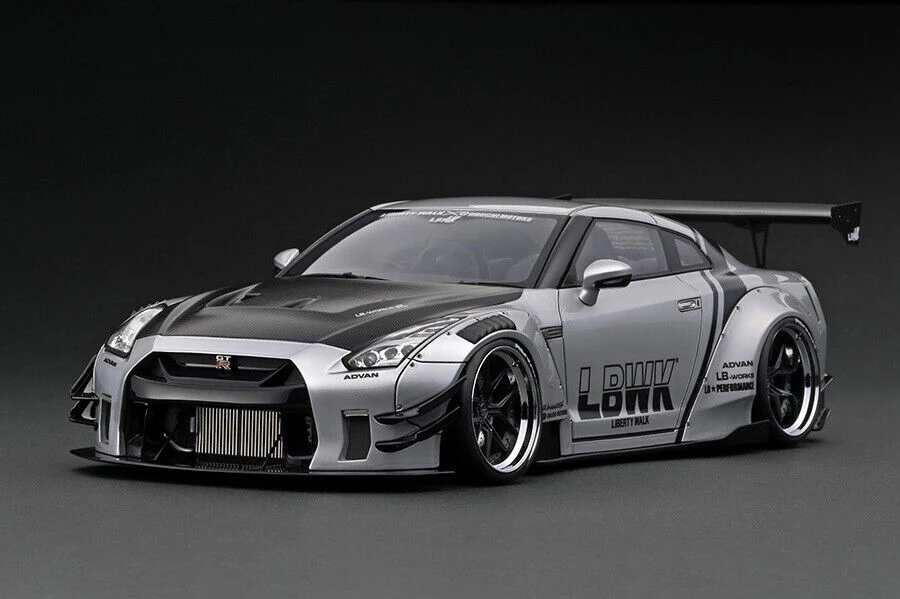 Ignition Model 1:18 Nissan Skyline GTR 35GT-RR LB-WORKS Type 2 in Silver with Mr. Kato Figure - Image 2