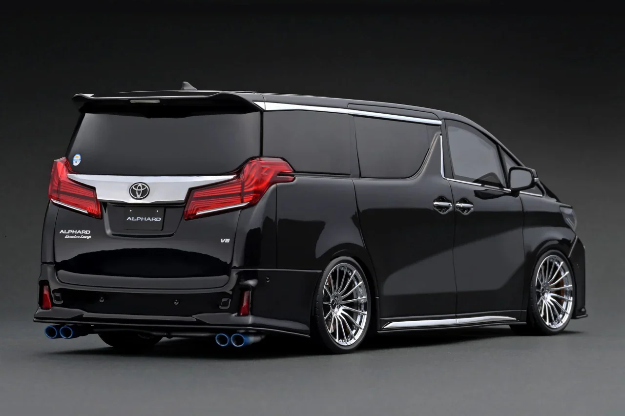 Ignition Model 1:18 Toyota Alphard (H30W) Executive Lounge S in Black - Image 2