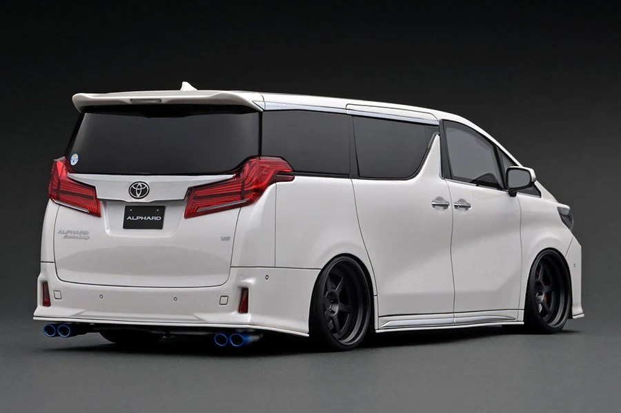 Ignition Model 1:18 Toyota Alphard (H30W) Executive Lounge S in Pearl White - Image 2