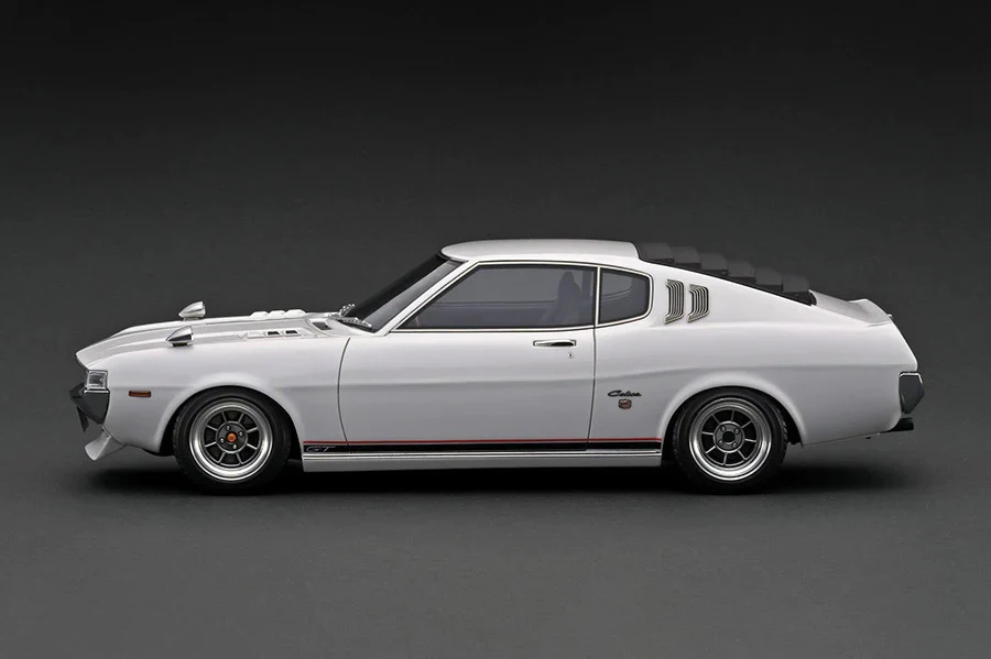Ignition Model 1:18 Toyota Celica 1600GT LB (TA27) White with Engine - Image 4