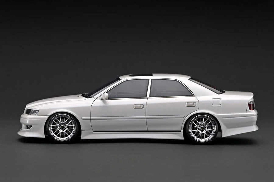 Ignition Model 1:18 Toyota Chaser (JZX100) VERTEX in Pearl White with Engine Display - Image 4
