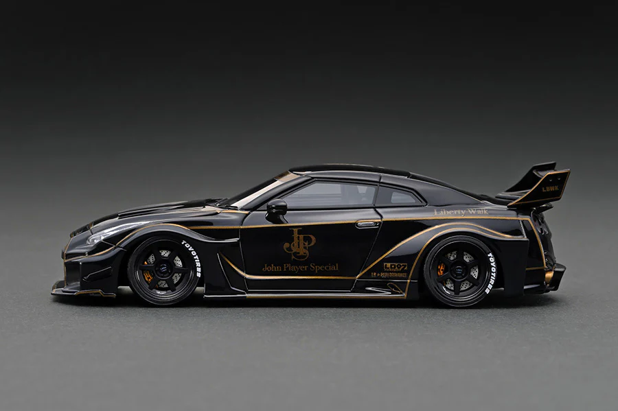 Ignition Model 1:43 Nissan 35GT-RR LB-Silhouette WORKS GT in Black with Engine Display - Image 4