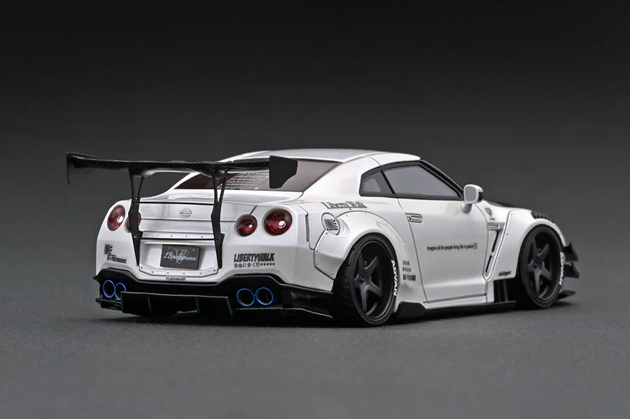Ignition Model 1:43 Nissan GT-R (R35) LB-WORKS Type 2 in White with Ms. Chisaki Kato Figure - Image 4