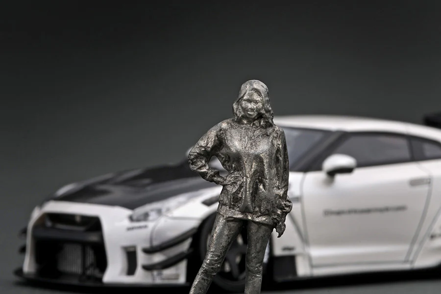 Ignition Model 1:43 Nissan GT-R (R35) LB-WORKS Type 2 in White with Ms. Chisaki Kato Figure - Image 5