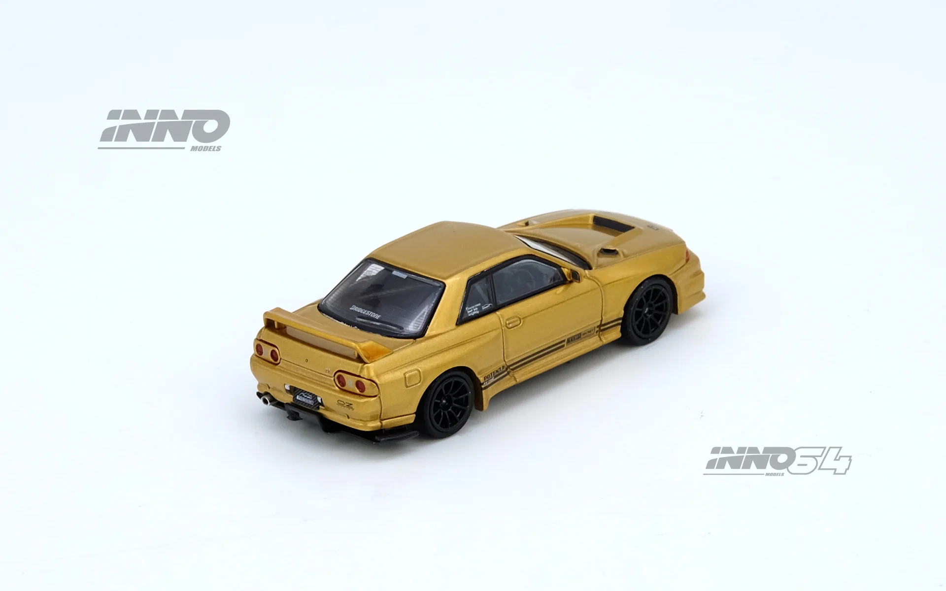 INNO64 1:64 Nissan Skyline GT-R (BNR32) TOP SECRET in Gold - Image 2