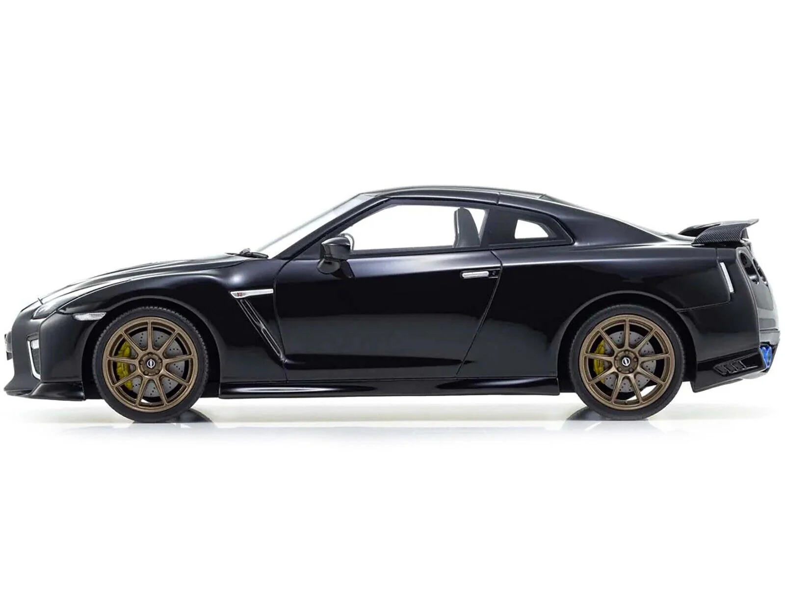 Kyosho 1:18 Nissan GT-R Premium Edition T-Spec in Midnight Purple - Image 2