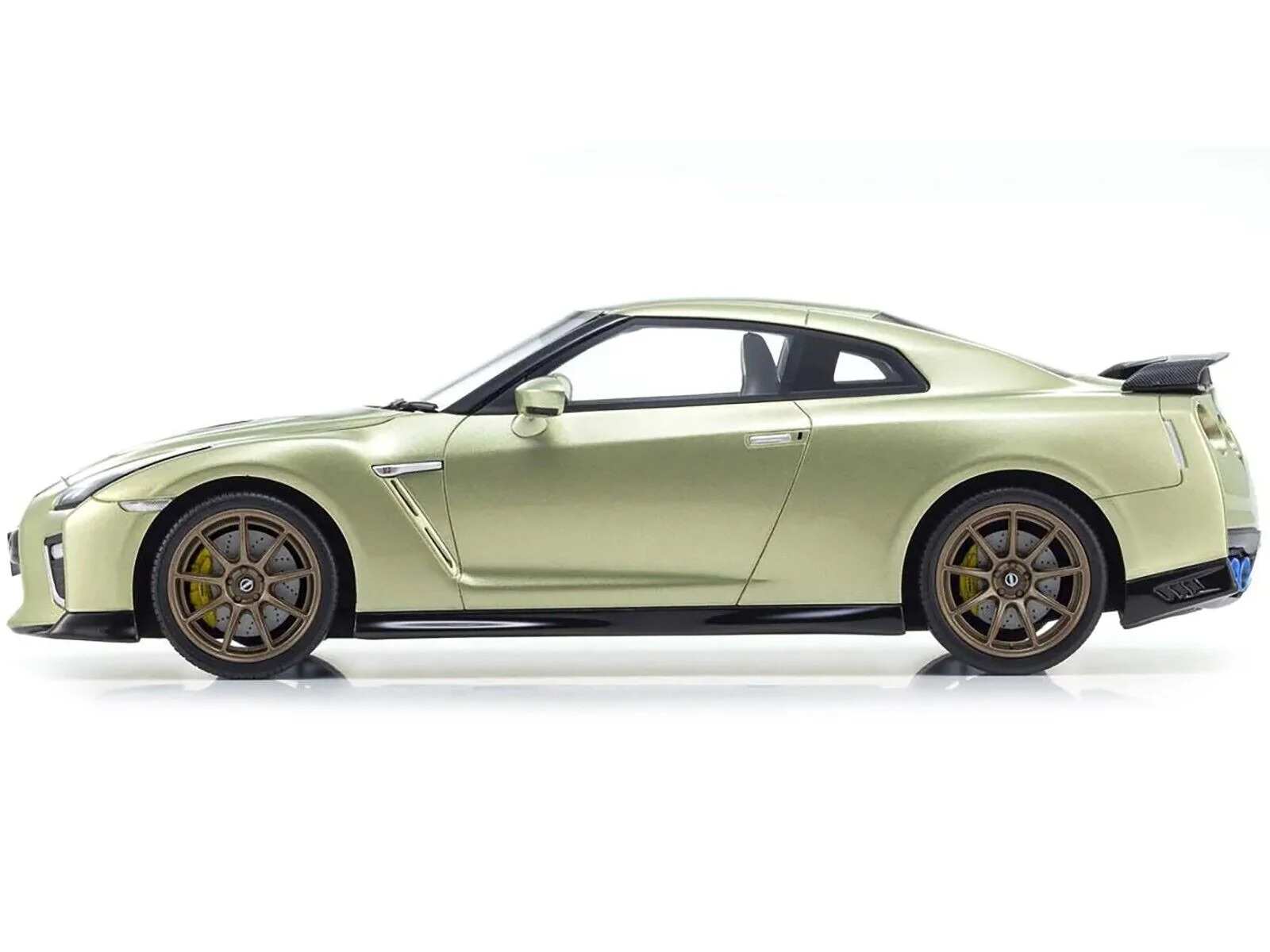 Kyosho 1:18 Nissan GT-R Premium Edition T-Spec in Millennium Jade - Image 2