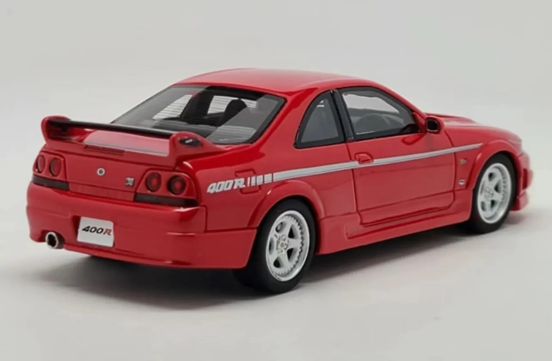 Kyosho 1:64 Nissan Nismo 400R Tokyo Auto Salon KL Edition in Red (MOTN LED Base Compatible) ONE PER CUSTOMER PER ORDER - Image 5