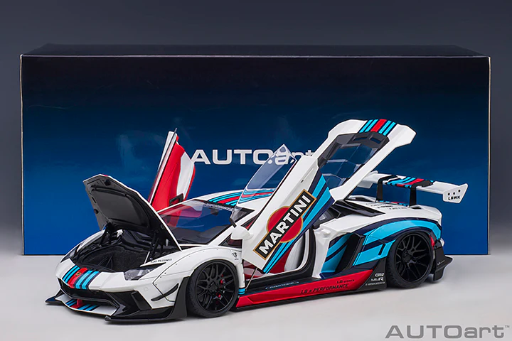 AUTOart 1:18 Liberty Walk Lamborghini Aventador Limited Edition in Martini Livery - Image 9