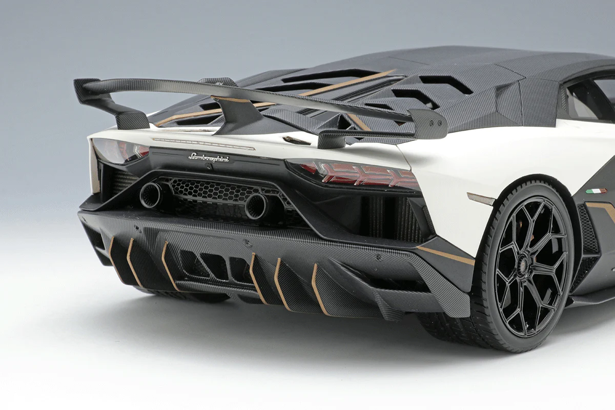 Make Up Co., Ltd / EIDOLON 1:18 Lamborghini Aventador SVJ 63 2018 in Matte Pearl White - Image 6