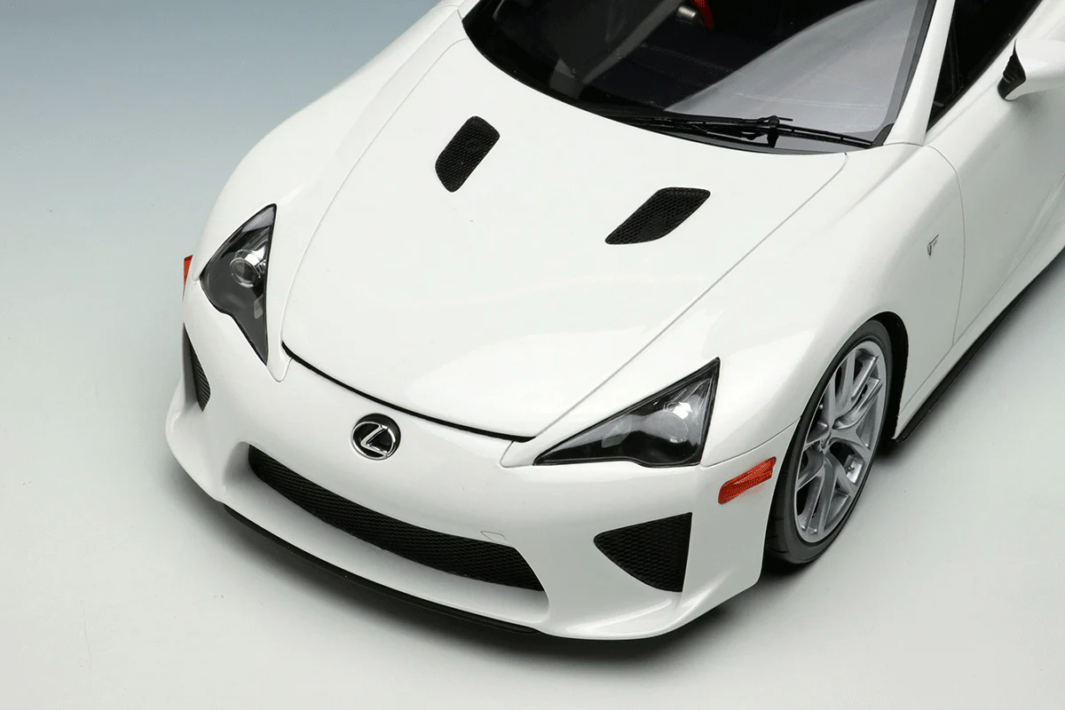 Make Up Co., Ltd / EIDOLON 1:18 Lexus LFA 2010 in Whitest White - Image 3