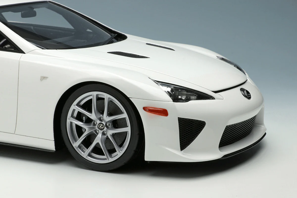 Make Up Co., Ltd / EIDOLON 1:18 Lexus LFA 2010 in Whitest White - Image 4