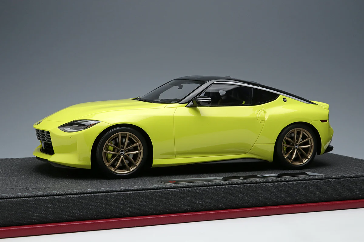 Make Up Co., Ltd / IDEA 1:18 Nissan Z "Proto spec" 2023 U.S. Specification in Ikazuchi Yellow