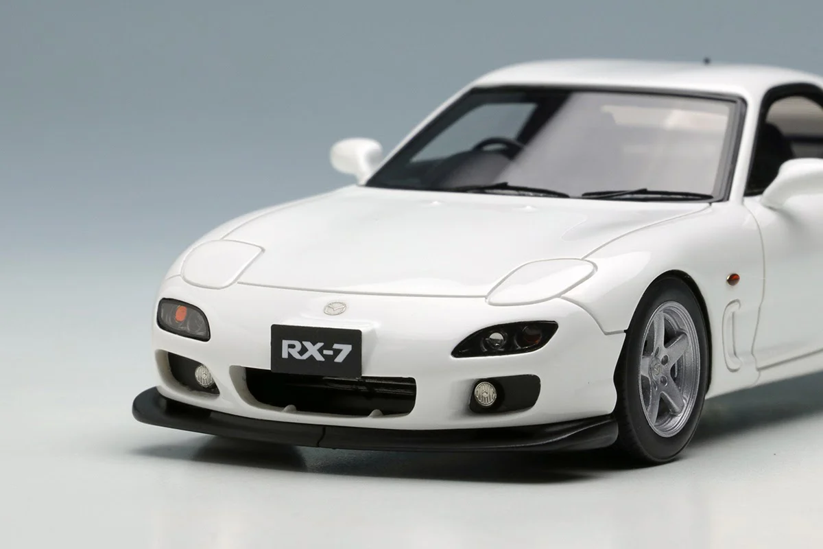 Make Up Co., Ltd / Vision 1:43 Mazda RX-7 (FD3S) Type R Bathurst R 2001 in Pure White - Image 3