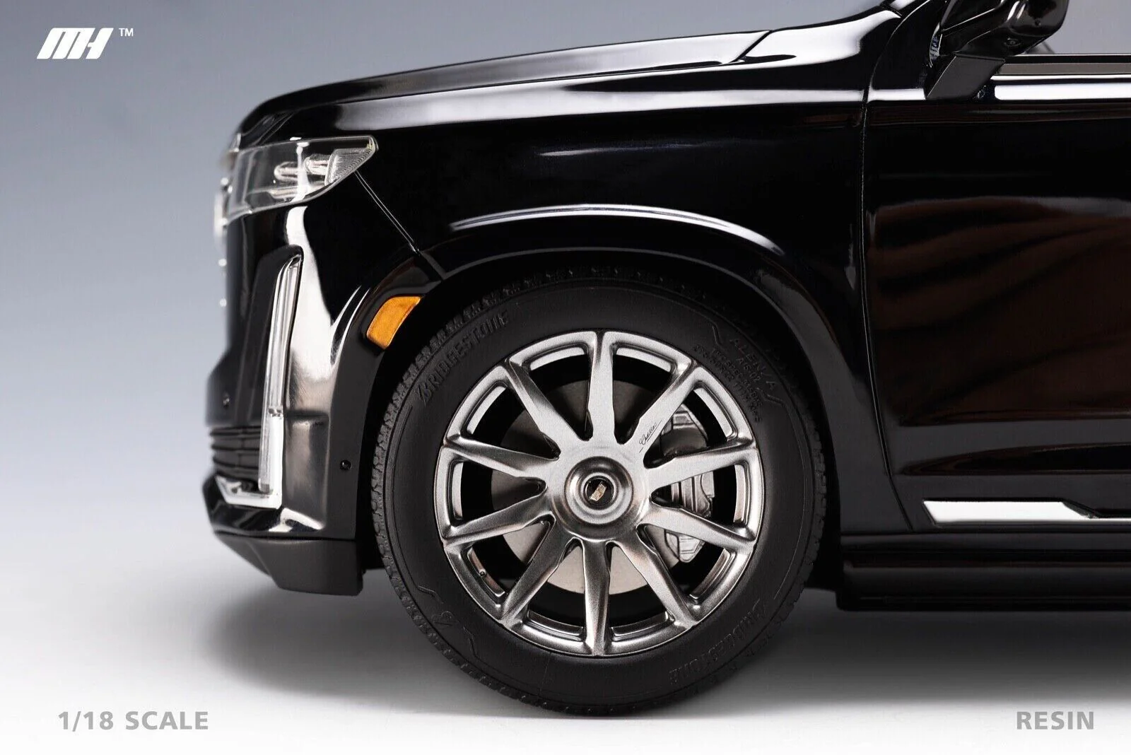 MOTORHELIX 1:18 Cadillac Escalade 2022 in Gloss Black - Image 6