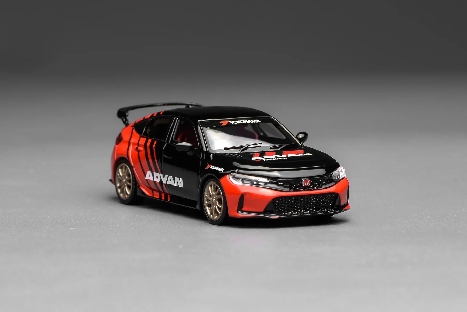 MotorHelix 1:64 Honda Civic Type R (FL5) Advan Livery - Image 5