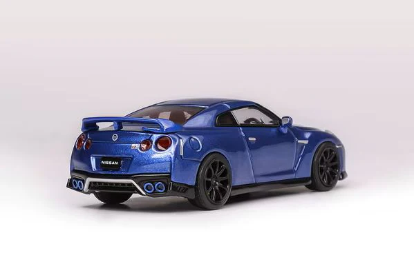 MotorHelix 1:64 Nissan GT-R (R35) Track Edition in Bayside Blue - Image 3