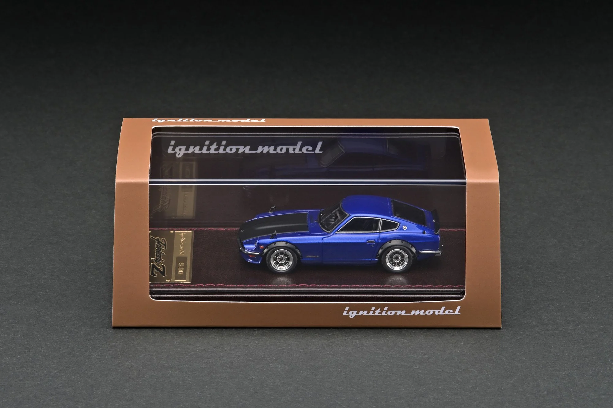 Ignition Model 1:64 Nissan Fairlady Z (S30) in Blue with Black Hood - Image 3