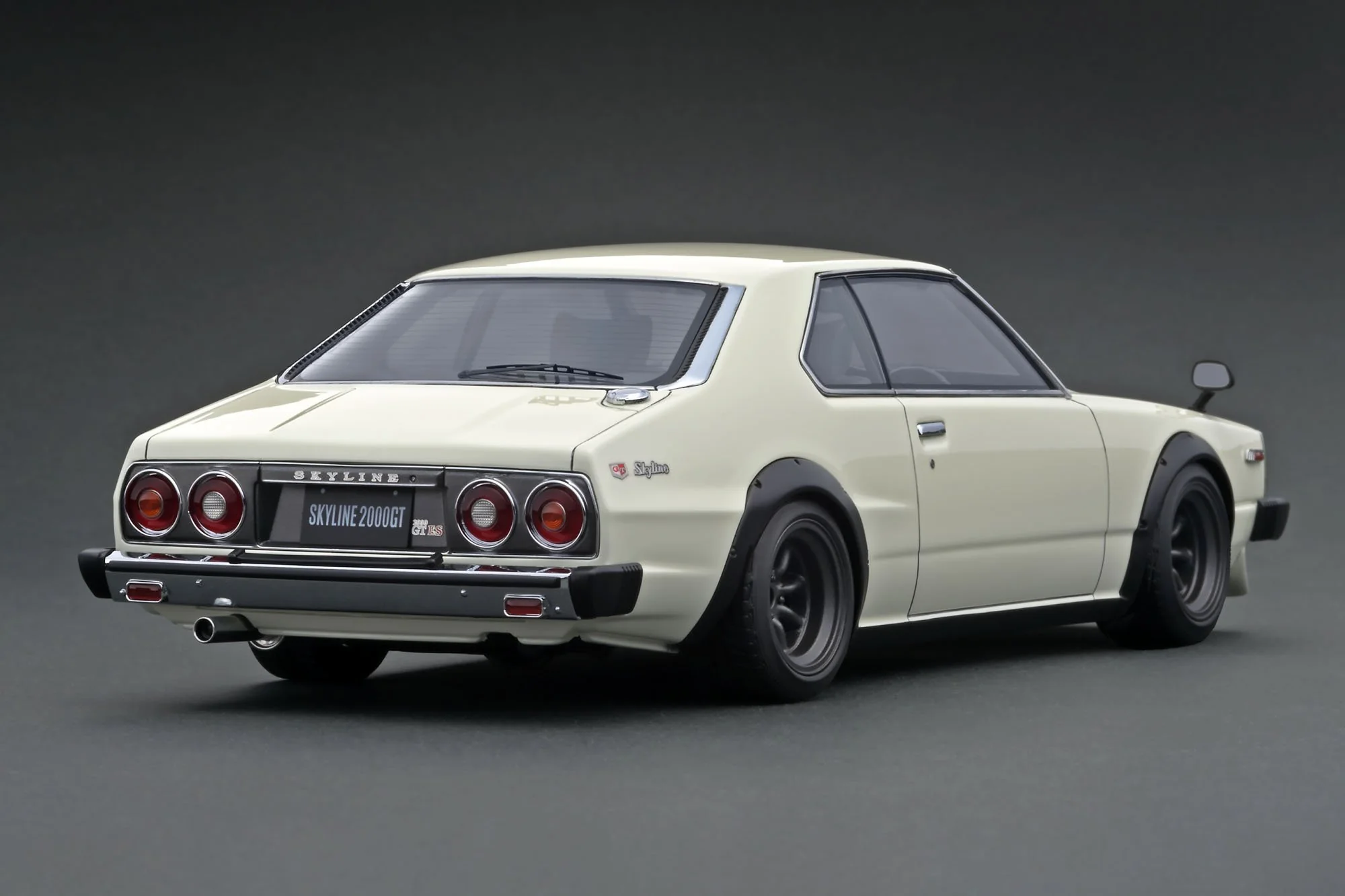 Ignition Model 1:18 Nissan Skyline 2000GT-ES (C210) White - Image 3