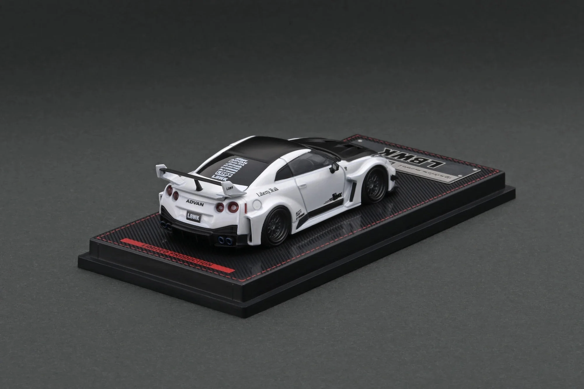 Ignition Model 1:64 Nissan Skyline 35GT-RR LB-Silhouette WORKS GT in Pearl White with Mr. Kato Figure - Image 2