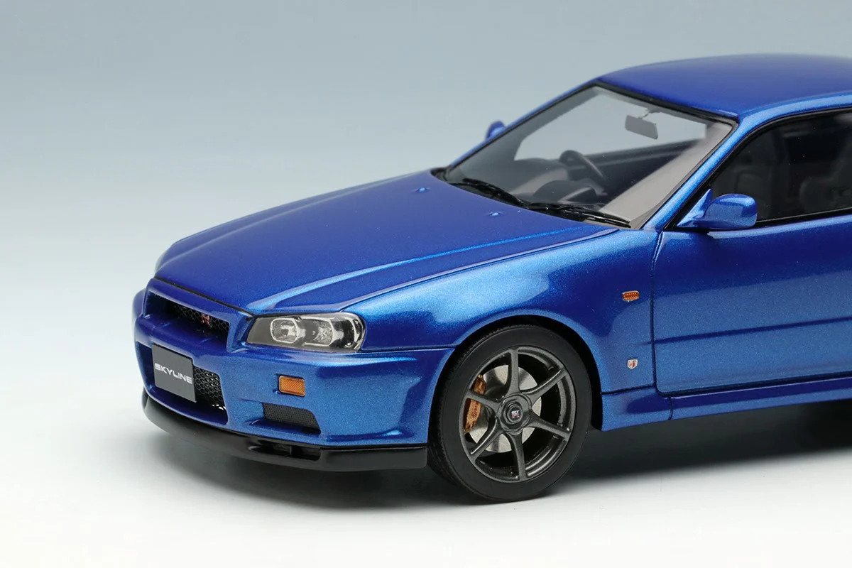 Nissan Skyline GT-R (BNR34) in Bayside Blue - Image 3