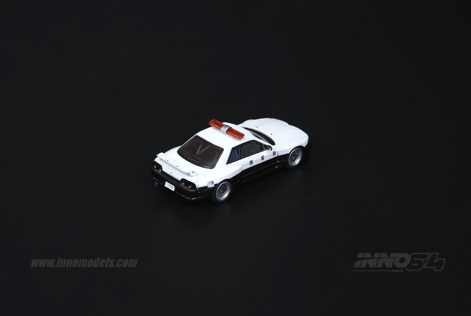 INNO Models 1:64 Nissan Skyline GT-R R32 Pandem Police Car - Image 2