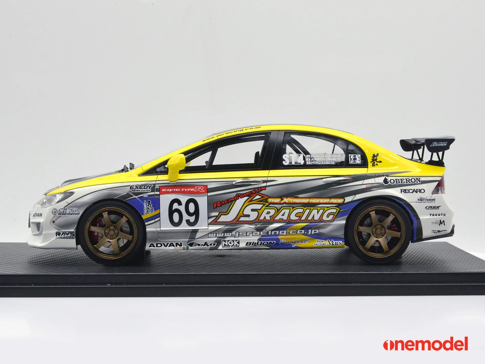 One Model 1:18 Honda Civic Type-R FD2 J's Racing Version - Image 2