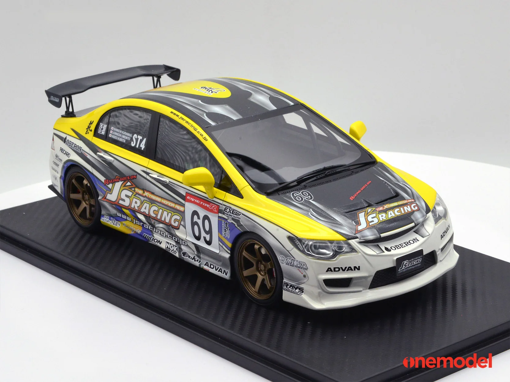 One Model 1:18 Honda Civic Type-R FD2 J's Racing Version - Image 4