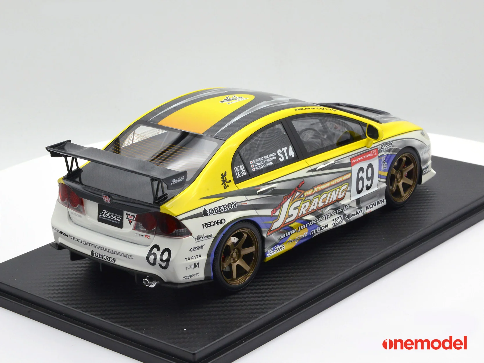 One Model 1:18 Honda Civic Type-R FD2 J's Racing Version - Image 5
