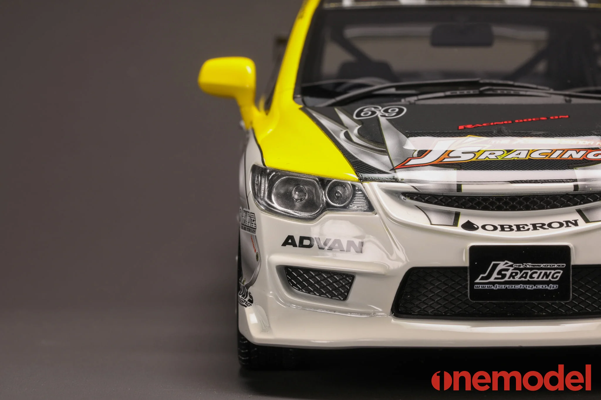 One Model 1:18 Honda Civic Type-R FD2 J's Racing Version - Image 8