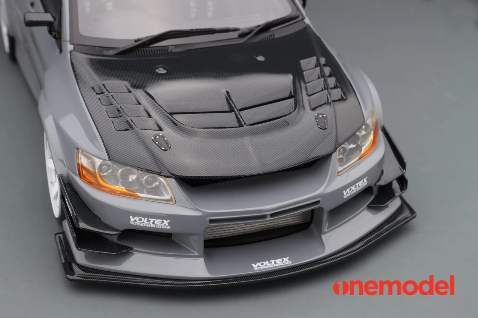 One Model 1:18 Mitsubishi Lancer Evolution IX Voltex with Carbon Bonnet in Cement Gray - Image 5
