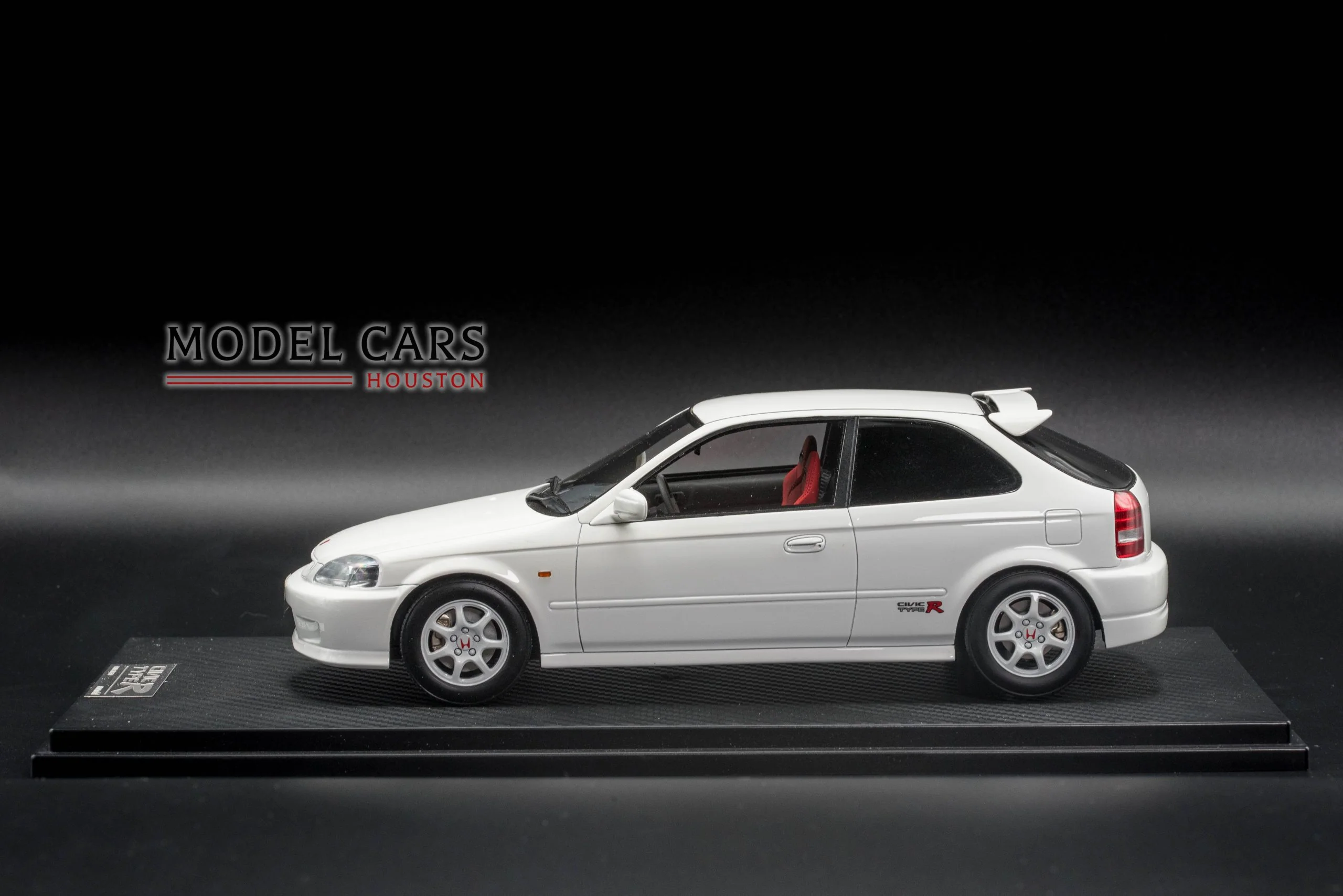 One Model 1:18 Honda Civic Type-R EK9 White - Image 3