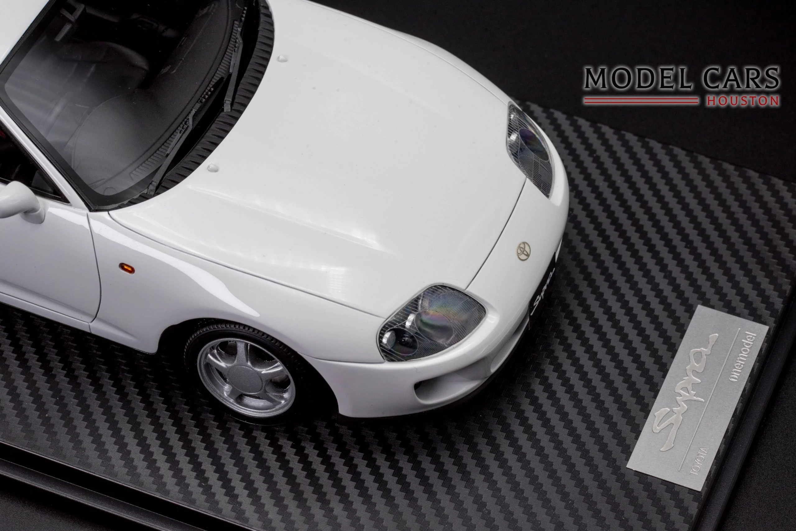 One Model 1:18 Toyota Supra JZA80 MK4 White - Image 4