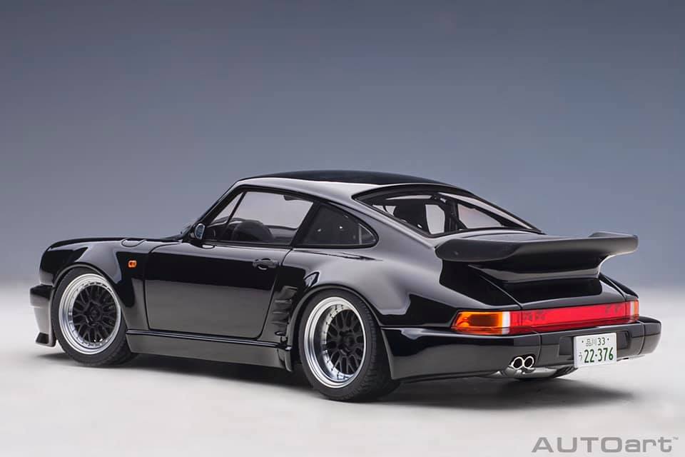 AUTOart 1:18 Porsche 911 (930) Turbo Wangan Midnight "Blackbird" - Image 3