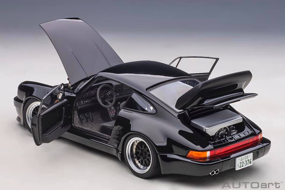 AUTOart 1:18 Porsche 911 (930) Turbo Wangan Midnight "Blackbird" - Image 4