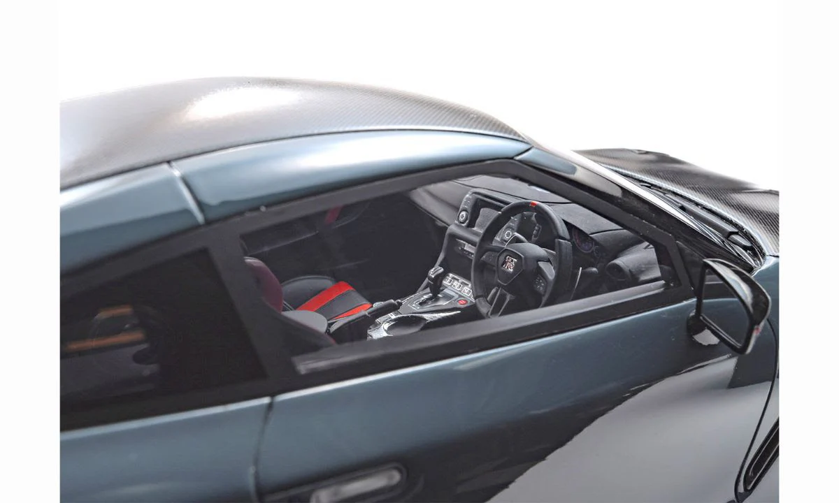 Kyosho 1:18 Nissan GT-R 2022 NISMO in Gray - Image 4