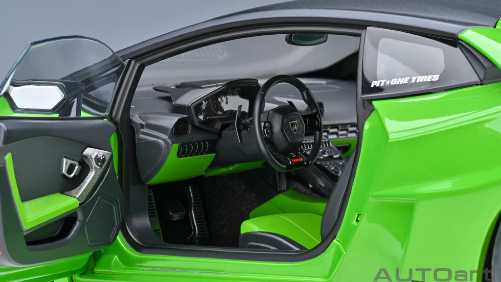 AUTOart 1:18 Lamborghini Huracan GT LBWK Silhouette Works in Pearl Green - Image 3